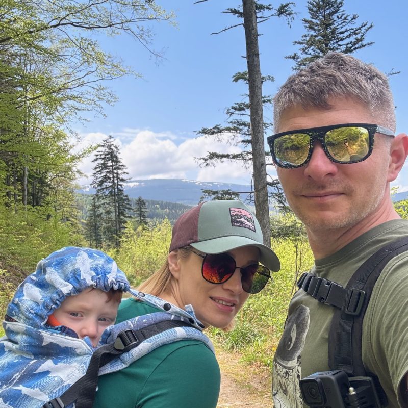 Agata Polińska - założycielka firmy Podpoznańska - zdjęcie prywatne z rodziną w górach